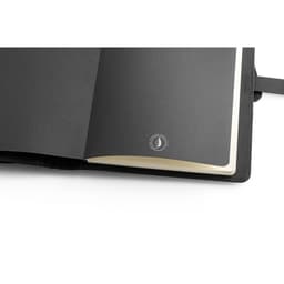 ELEVATE A5 FOLDER. Pasta A5 em 300D poliéster 100% reciclado com carregador por indução embutido (5'000 mAh) e bloco com páginas pautadas Code.: 53581 - foto 10