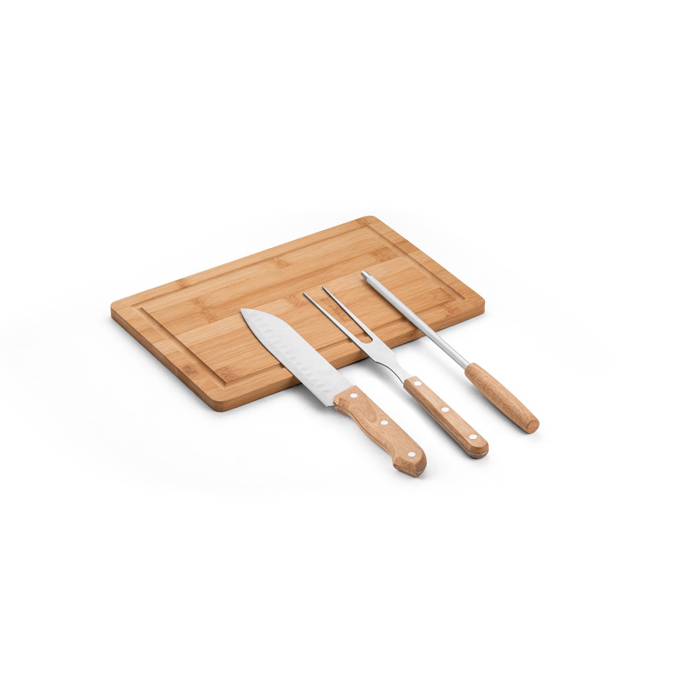 MOUSSAKA. Kit churrasco em estojo de 210D com tábua em bambu e 3 utensílios em aço inox e madeira de Seringueira Code.: 94107